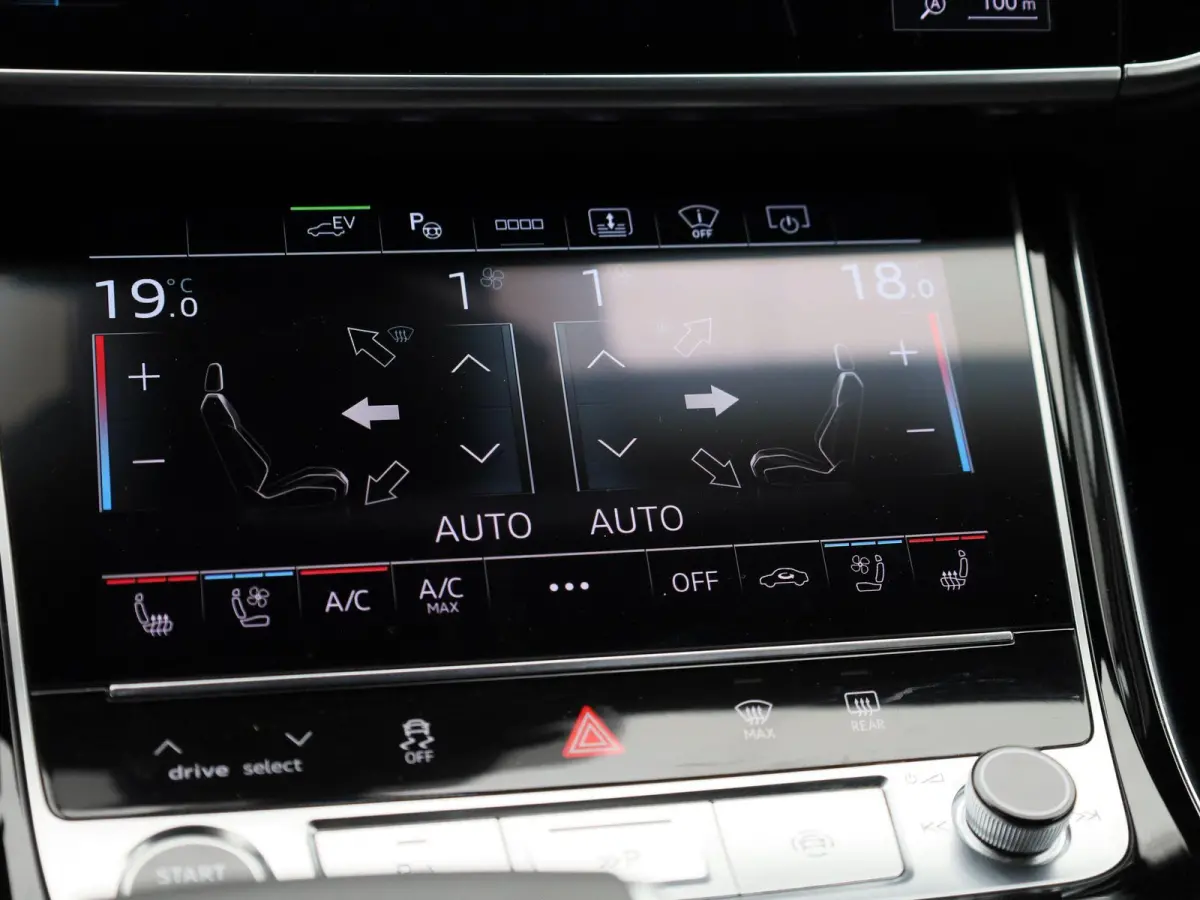 60 TFSI e quattro 462 PK | Adaptive cruise control | Luchtvering | Dynamische vierwielbesturing | 360 graden camera | Head-up display | Digitale matrix-verlichting | Privacy glas | Trekhaak 