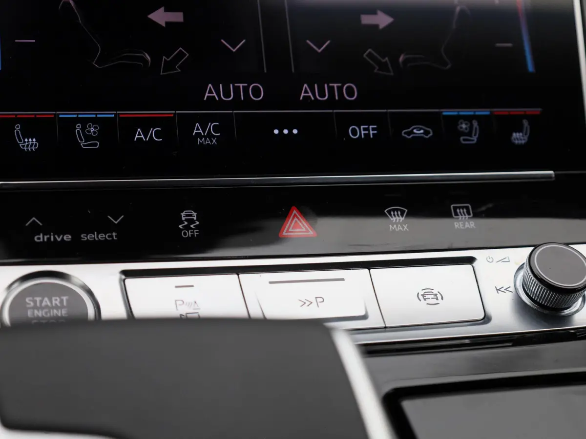 60 TFSI e quattro 462 PK | Adaptive cruise control | Luchtvering | Dynamische vierwielbesturing | 360 graden camera | Head-up display | Digitale matrix-verlichting | Privacy glas | Trekhaak 