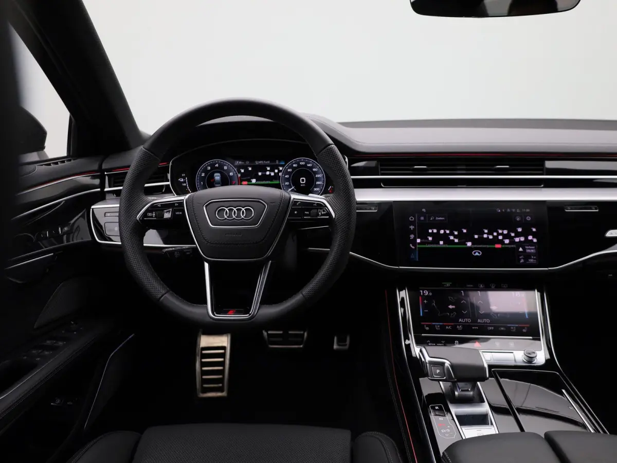 60 TFSI e quattro 462 PK | Adaptive cruise control | Luchtvering | Dynamische vierwielbesturing | 360 graden camera | Head-up display | Digitale matrix-verlichting | Privacy glas | Trekhaak 