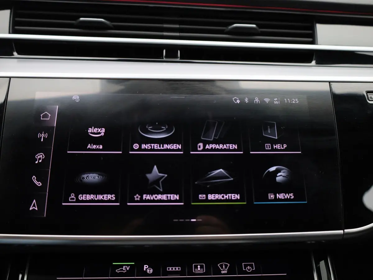 60 TFSI e quattro 462 PK | Adaptive cruise control | Luchtvering | Dynamische vierwielbesturing | 360 graden camera | Head-up display | Digitale matrix-verlichting | Privacy glas | Trekhaak 