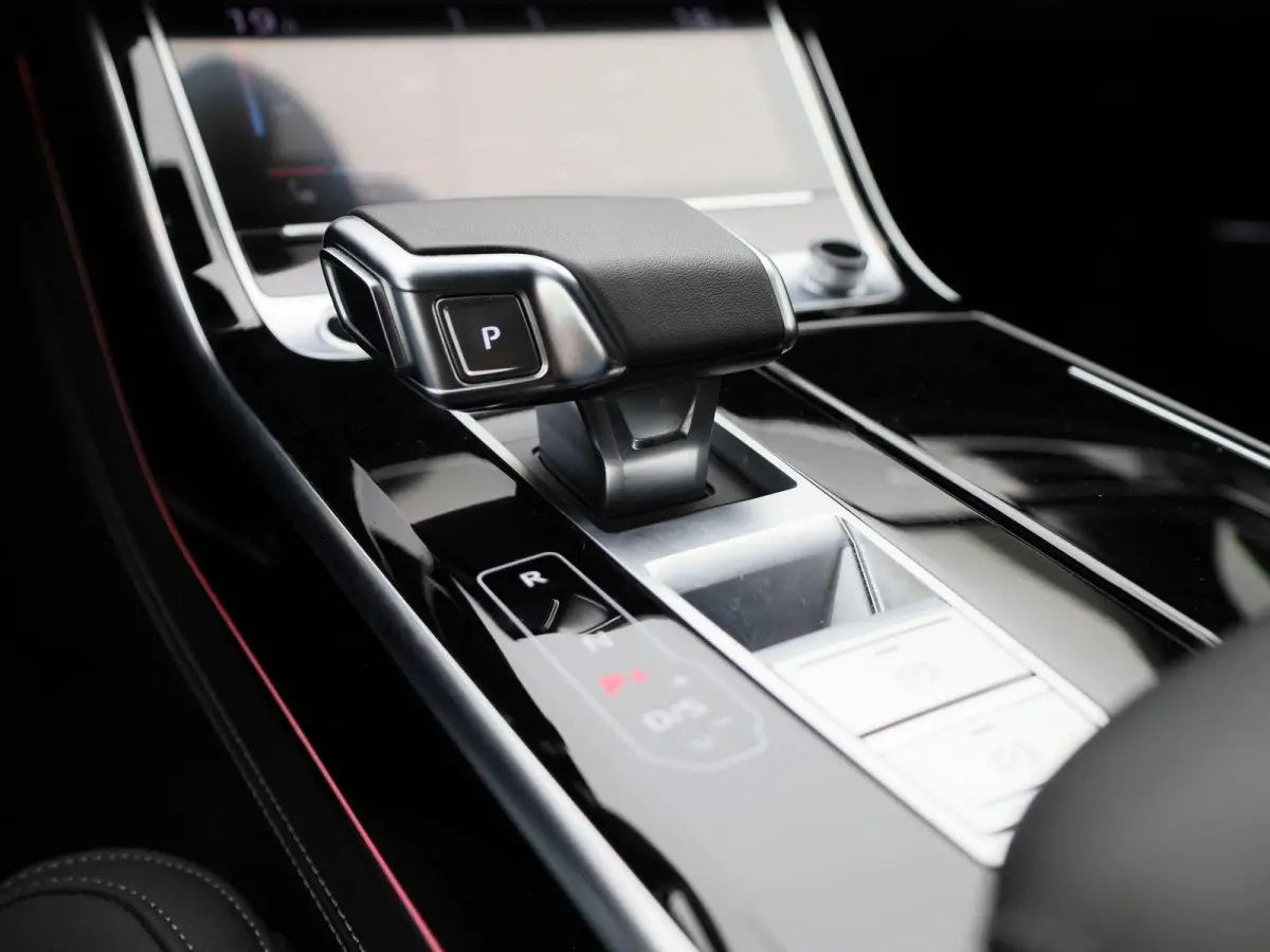 60 TFSI e quattro 462 PK | Adaptive cruise control | Luchtvering | Dynamische vierwielbesturing | 360 graden camera | Head-up display | Digitale matrix-verlichting | Privacy glas | Trekhaak 