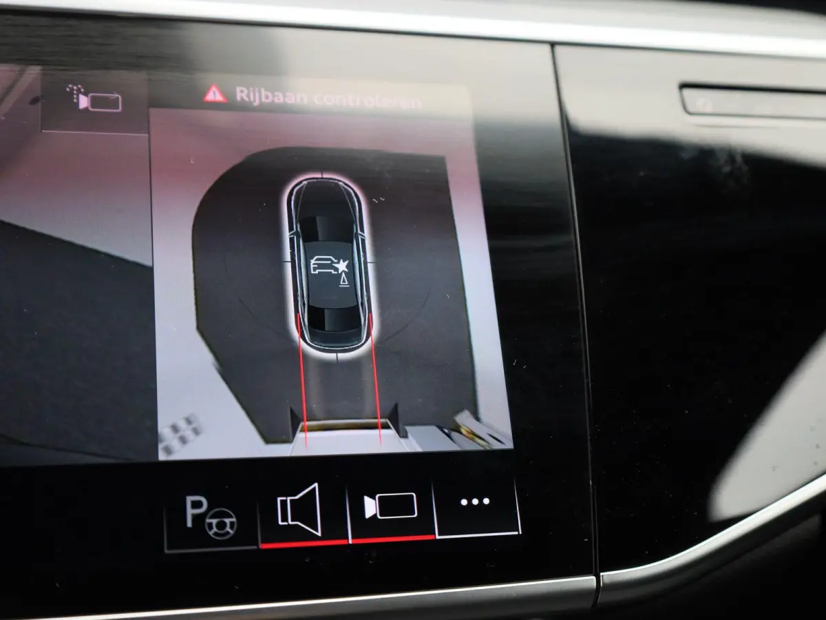 60 TFSI e quattro 462 PK | Adaptive cruise control | Luchtvering | Dynamische vierwielbesturing | 360 graden camera | Head-up display | Digitale matrix-verlichting | Privacy glas | Trekhaak 