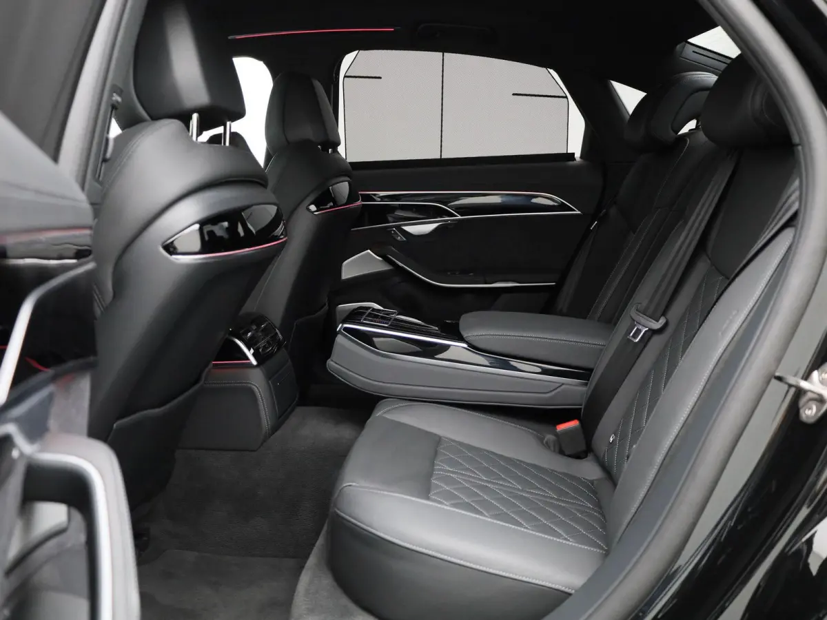 60 TFSI e quattro 462 PK | Adaptive cruise control | Luchtvering | Dynamische vierwielbesturing | 360 graden camera | Head-up display | Digitale matrix-verlichting | Privacy glas | Trekhaak 