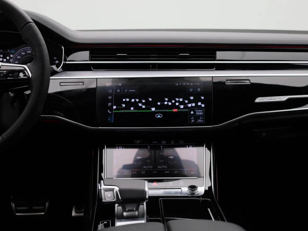 60 TFSI e quattro 462 PK | Adaptive cruise control | Luchtvering | Dynamische vierwielbesturing | 360 graden camera | Head-up display | Digitale matrix-verlichting | Privacy glas | Trekhaak 