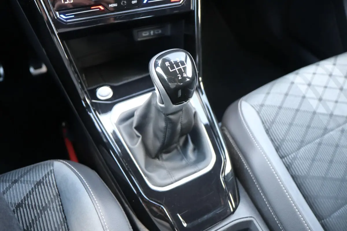1.0 TSI 110pk R-Line | App Connect | Achteruitrijcamera | Cruise Control