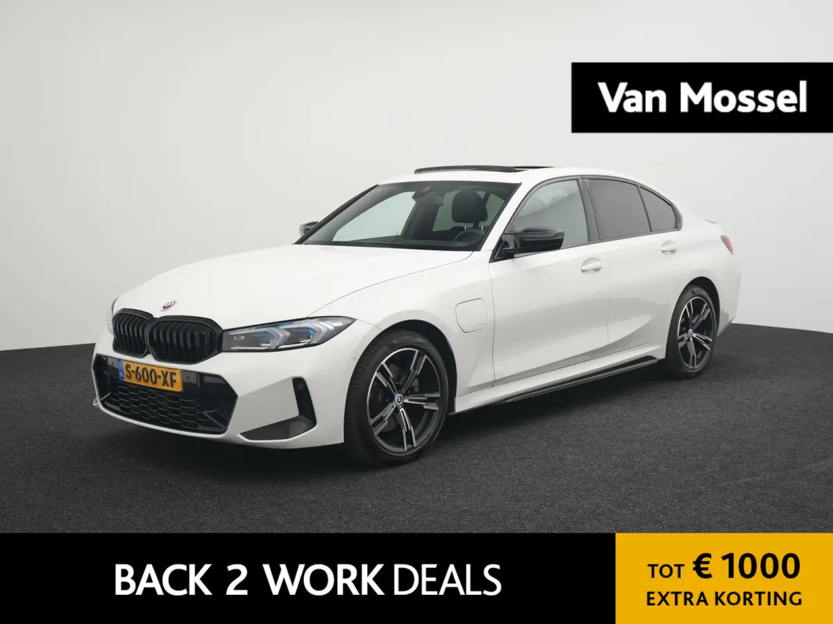 330e | Automaat | M Sportpakket / BMW 50 Jahre | HUD | Schuif Dak | BMW Live Cockpit Plus | BMW Individual hoogglans Shadow Line |  DAB-Tuner |  Ambiance verlichting | 12 Maanden BOVAG Garan