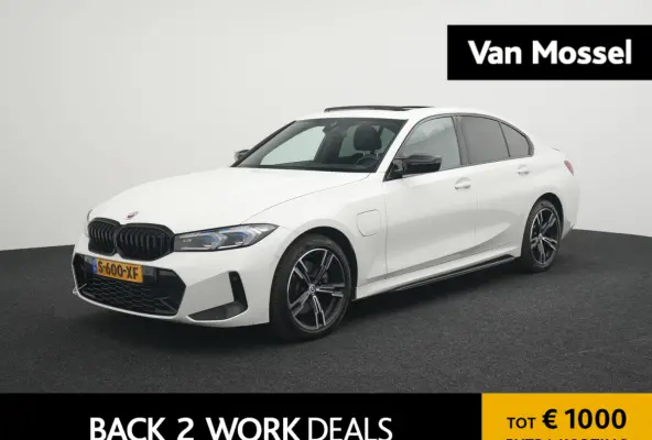330e | Automaat | M Sportpakket / BMW 50 Jahre | HUD | Schuif Dak | BMW Live Cockpit Plus | BMW Individual hoogglans Shadow Line |  DAB-Tuner |  Ambiance verlichting | 12 Maanden BOVAG Garan