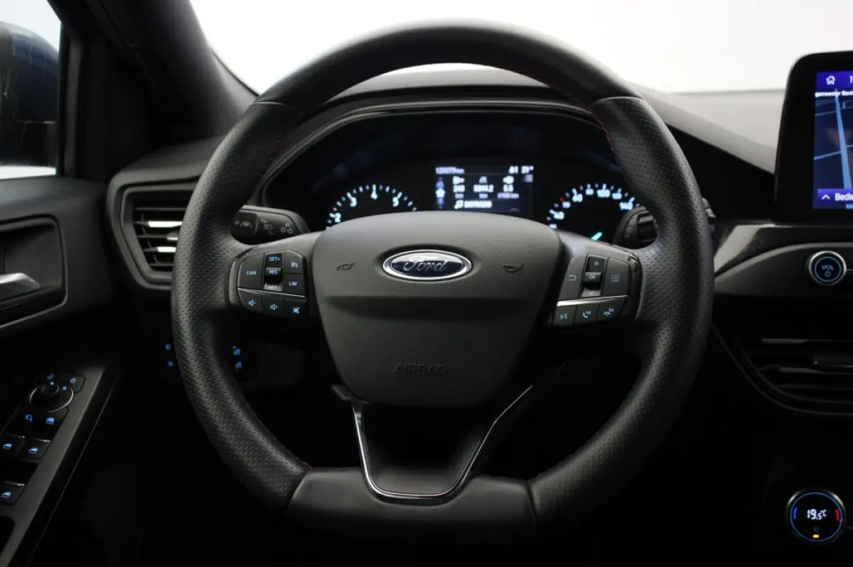 1.0 EcoBoost Hybrid ST Line Business - Carplay, Camera, Clima, Cruise