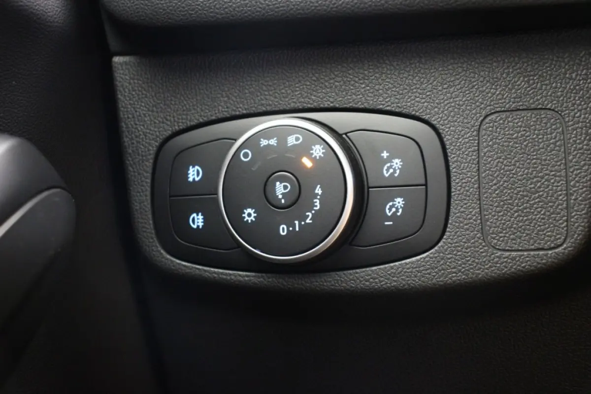 1.0 EcoBoost Hybrid ST Line Business - Carplay, Camera, Clima, Cruise