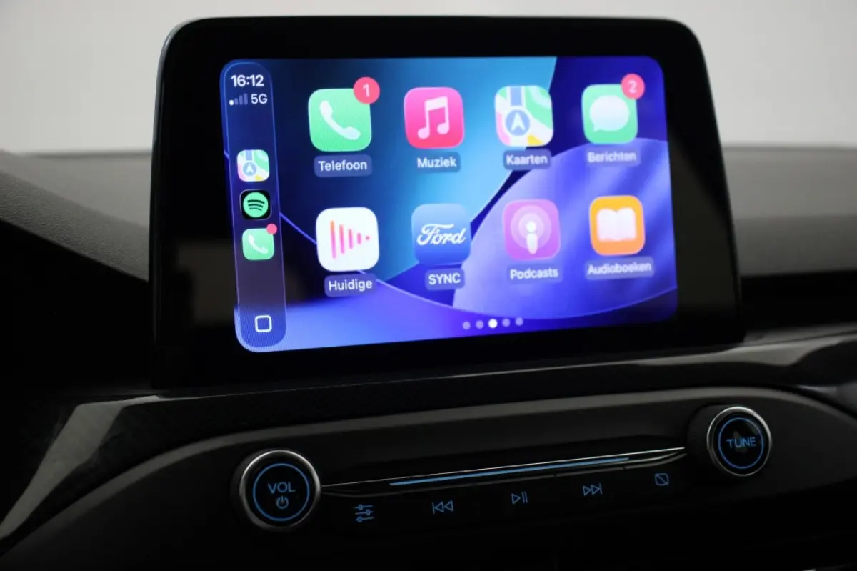 1.0 EcoBoost Hybrid ST Line Business - Carplay, Camera, Clima, Cruise