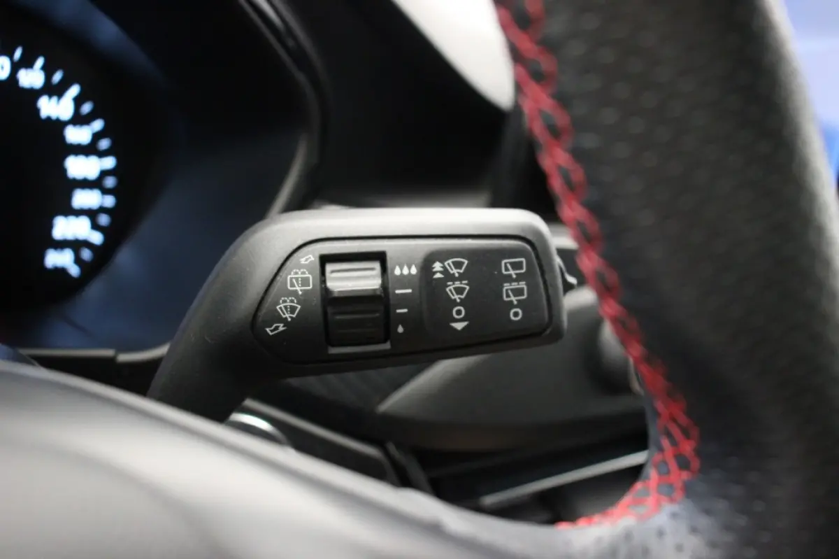 1.0 EcoBoost Hybrid ST Line Business - Carplay, Camera, Clima, Cruise