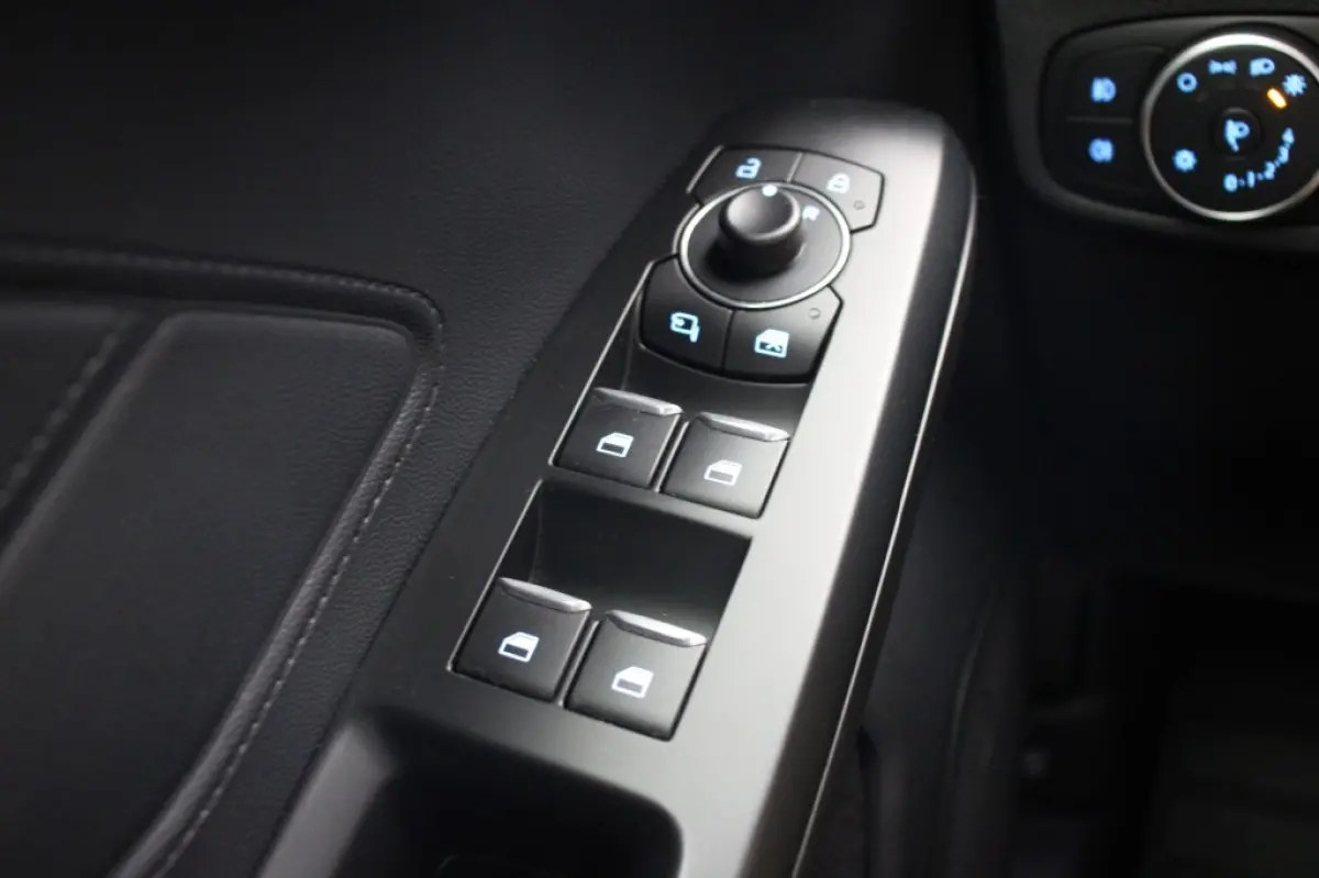 1.0 EcoBoost Hybrid ST Line Business - Carplay, Camera, Clima, Cruise