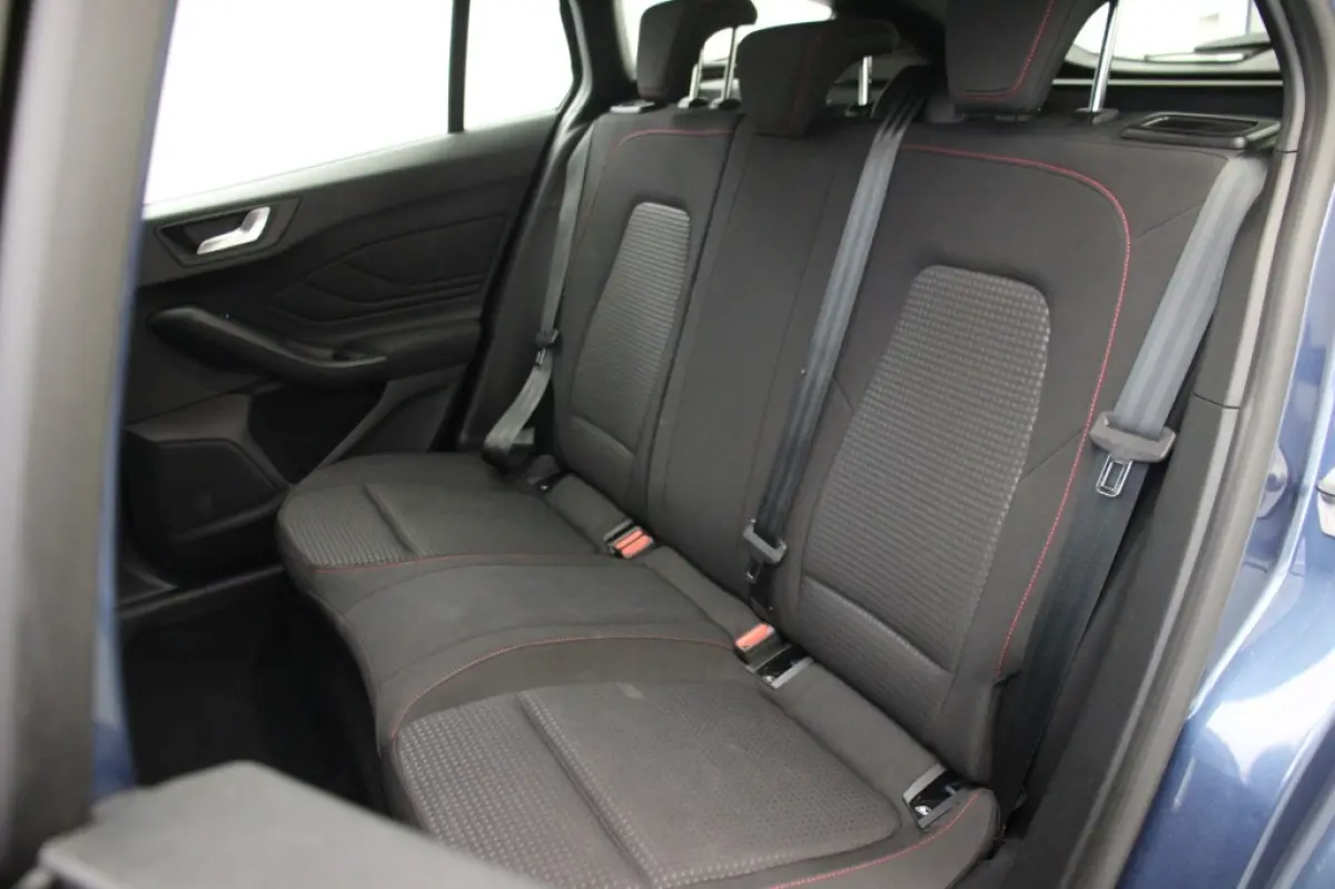 1.0 EcoBoost Hybrid ST Line Business - Carplay, Camera, Clima, Cruise