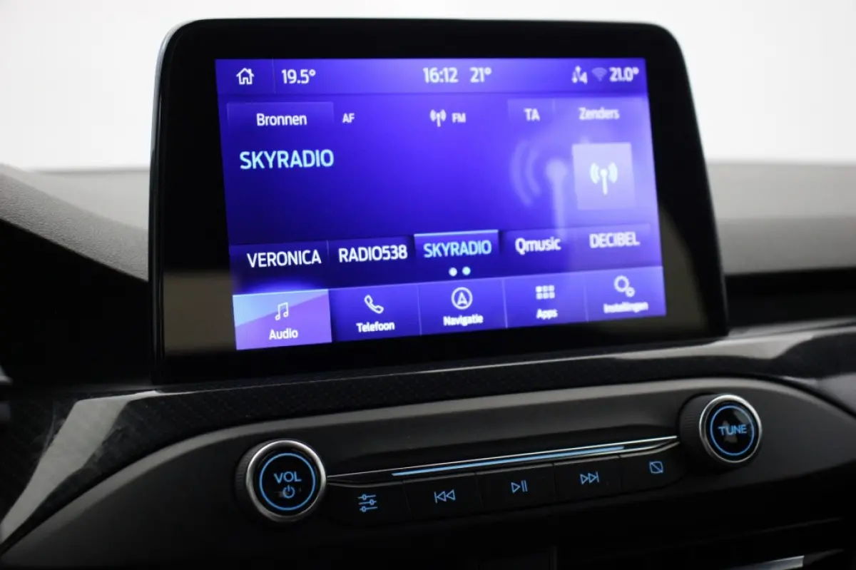 1.0 EcoBoost Hybrid ST Line Business - Carplay, Camera, Clima, Cruise