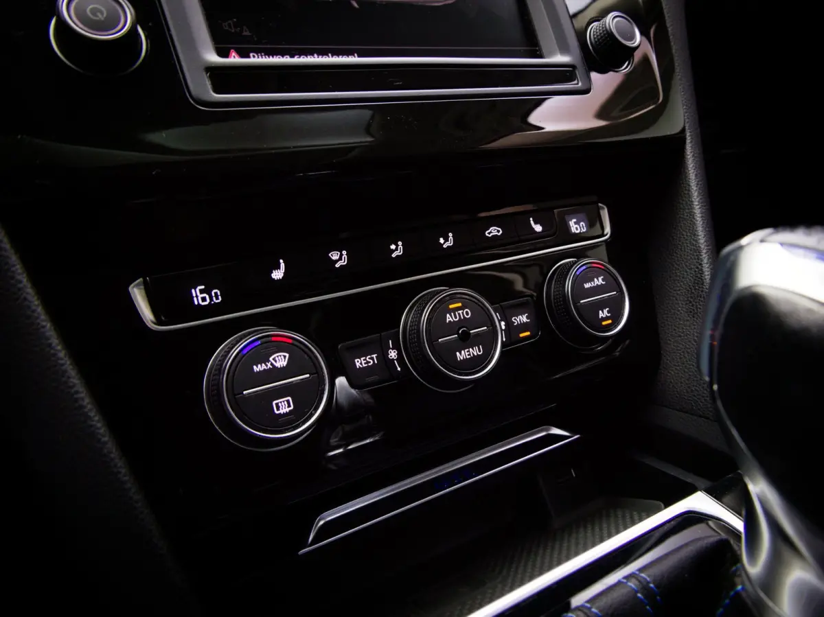 1.4 TSI GTE Connected Series Plus (APPLE CARPLAY/ANDROID AUTO, PANO, ADAPTIVE CRUISE, STOELVERWARMING)