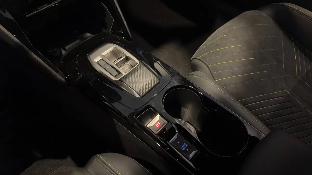 GT | Active Safety Brake met camera en radar (automatisch noodremsysteem) met Distance Alert (waarschuwing dreigende aanrijding) | Advanced Active Safety Brake met camera en radar | Climate 