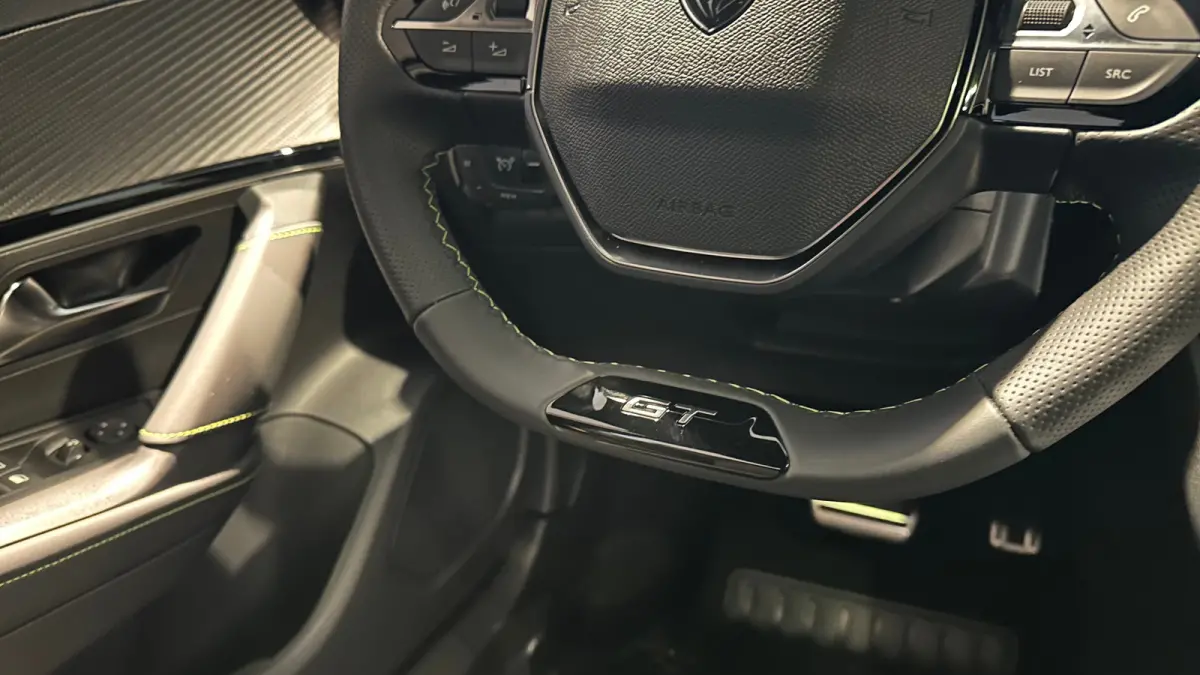 GT | Active Safety Brake met camera en radar (automatisch noodremsysteem) met Distance Alert (waarschuwing dreigende aanrijding) | Advanced Active Safety Brake met camera en radar | Climate 