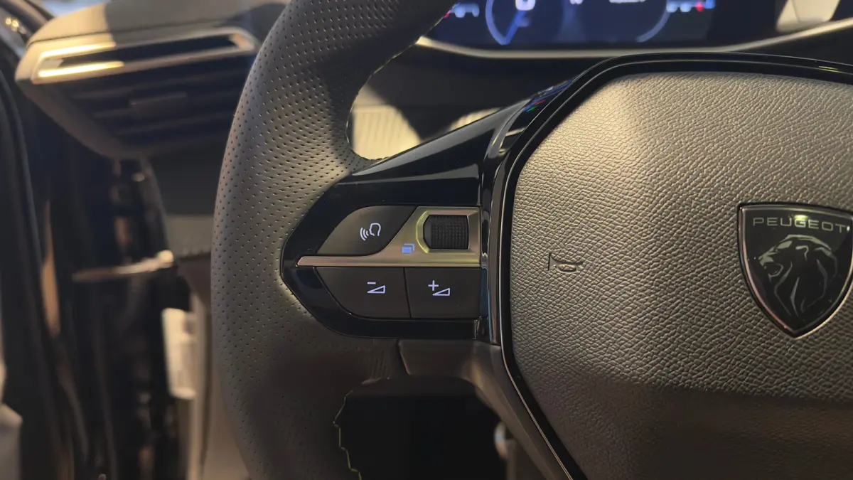 GT | Active Safety Brake met camera en radar (automatisch noodremsysteem) met Distance Alert (waarschuwing dreigende aanrijding) | Advanced Active Safety Brake met camera en radar | Climate 