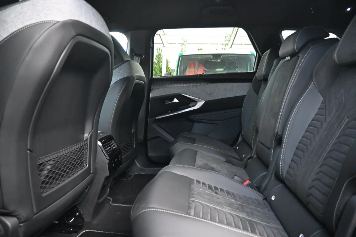 GT | Adaptieve cruise control met Stop&Go functie | LED 3D-achterlichten | Pack Safety Plus