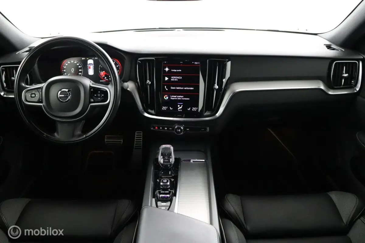 2.0 B4 R-Design | 19" Velgen | Verwarmbaar stuurwiel en voorstoelen | Camera | Elektrische bestuurdersstoel