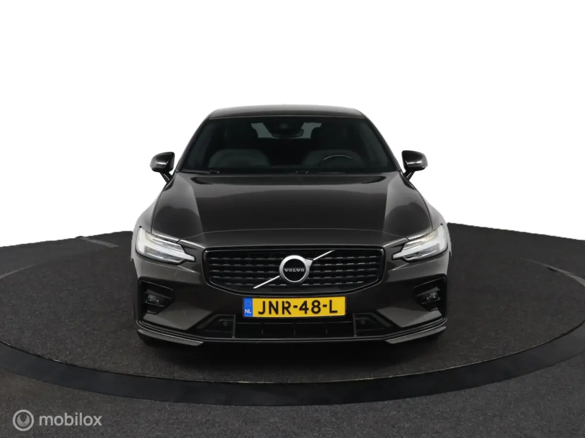 2.0 B4 R-Design | 19" Velgen | Verwarmbaar stuurwiel en voorstoelen | Camera | Elektrische bestuurdersstoel