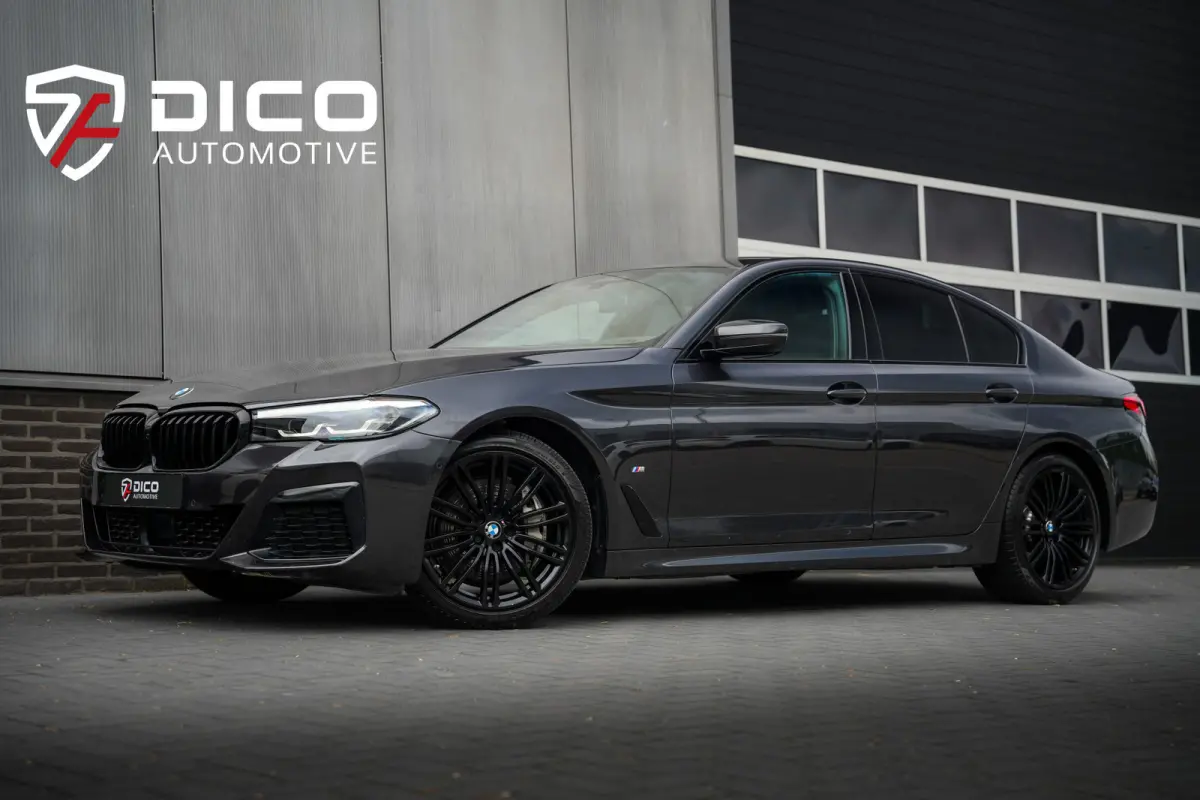 540i 334 pk High Executive M-Sportpakket / Led-Koplamp/ Adap.Cruise/ Sport-Stoelen/ Nappa-Leder/ Adap.Cruise/ Stoel.Verw/ Stuur.Verw/ Trekhaak/ 19'' LMV