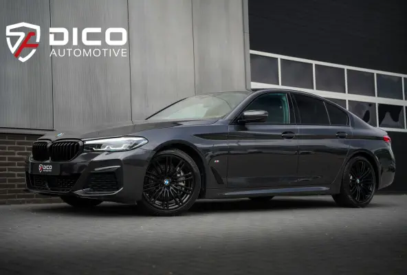 540i 334 pk High Executive M-Sportpakket / Led-Koplamp/ Adap.Cruise/ Sport-Stoelen/ Nappa-Leder/ Adap.Cruise/ Stoel.Verw/ Stuur.Verw/ Trekhaak/ 19'' LMV