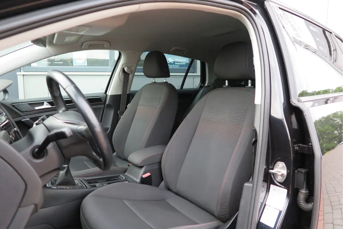 1.4 TSI 125pk Sound Navi , LMV, Keyless, PDC , Achteruitrijcamera , Carplay , Etc. Nieuwe apk bij aflevering