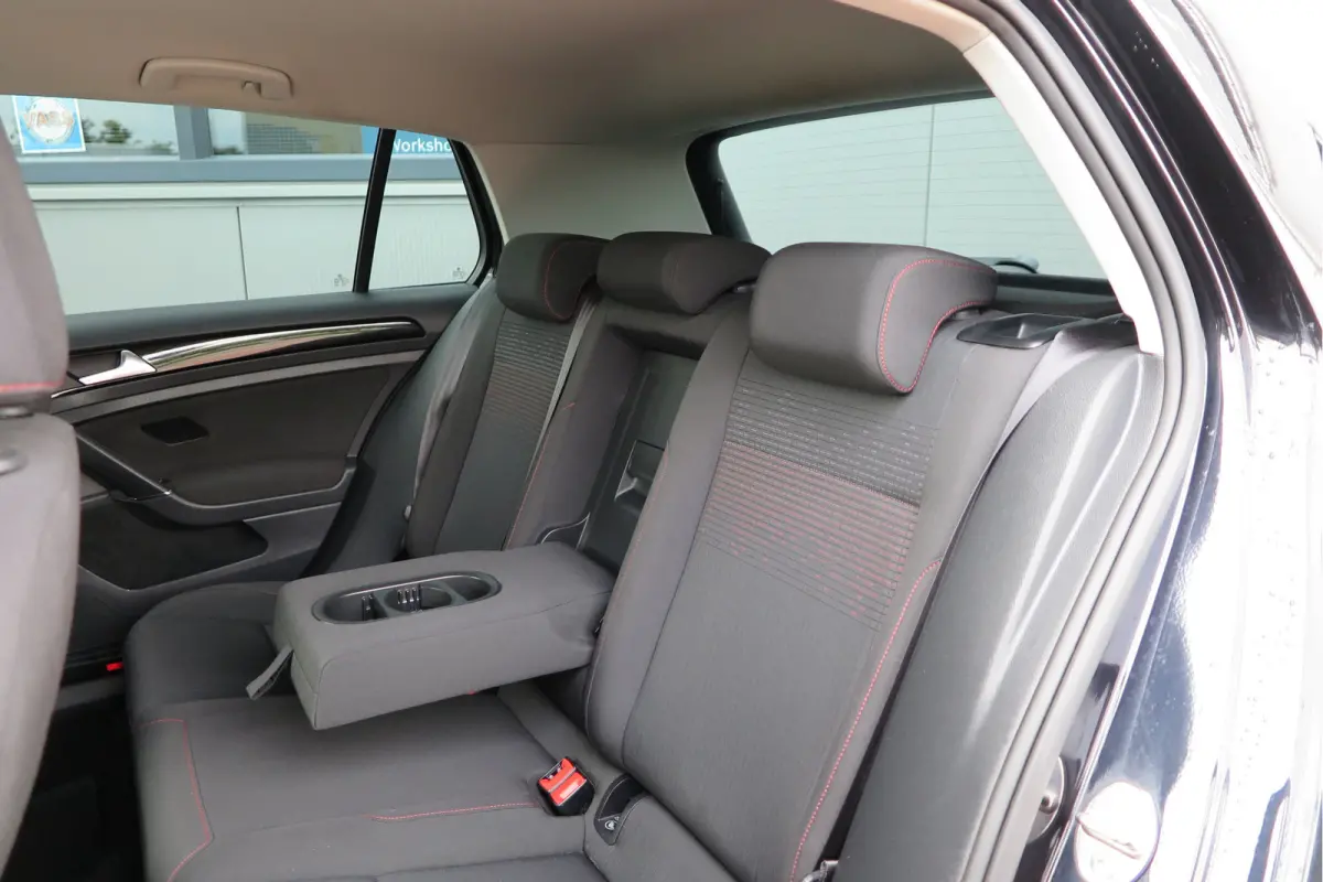 1.4 TSI 125pk Sound Navi , LMV, Keyless, PDC , Achteruitrijcamera , Carplay , Etc. Nieuwe apk bij aflevering