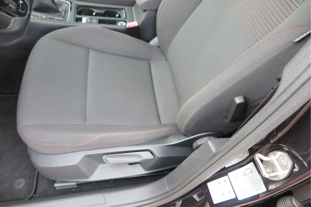 1.4 TSI 125pk Sound Navi , LMV, Keyless, PDC , Achteruitrijcamera , Carplay , Etc. Nieuwe apk bij aflevering