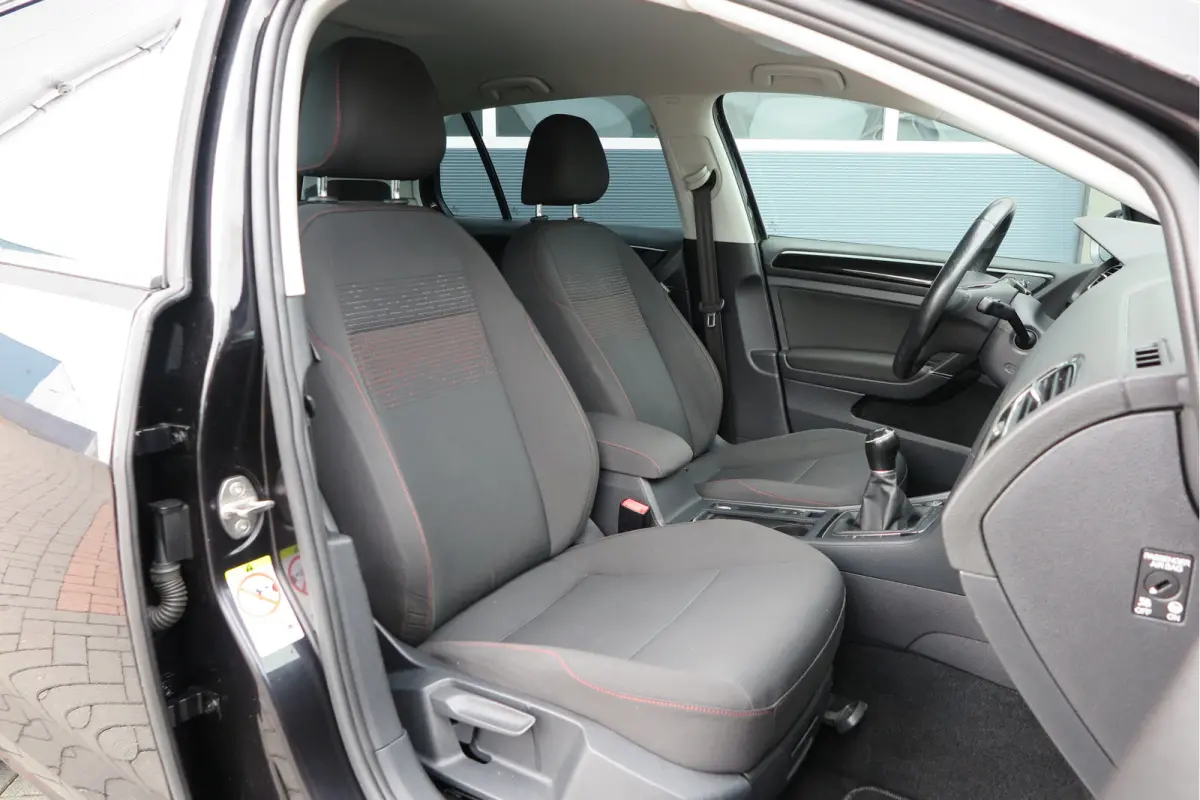 1.4 TSI 125pk Sound Navi , LMV, Keyless, PDC , Achteruitrijcamera , Carplay , Etc. Nieuwe apk bij aflevering