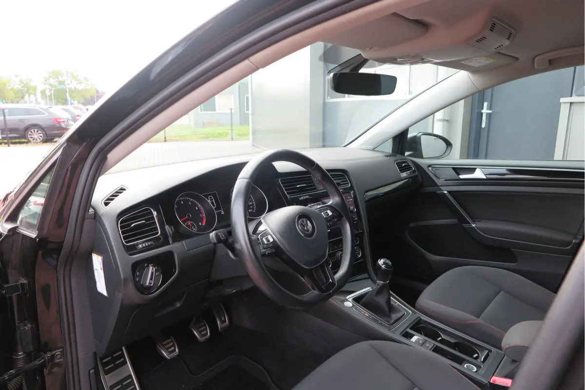 1.4 TSI 125pk Sound Navi , LMV, Keyless, PDC , Achteruitrijcamera , Carplay , Etc. Nieuwe apk bij aflevering
