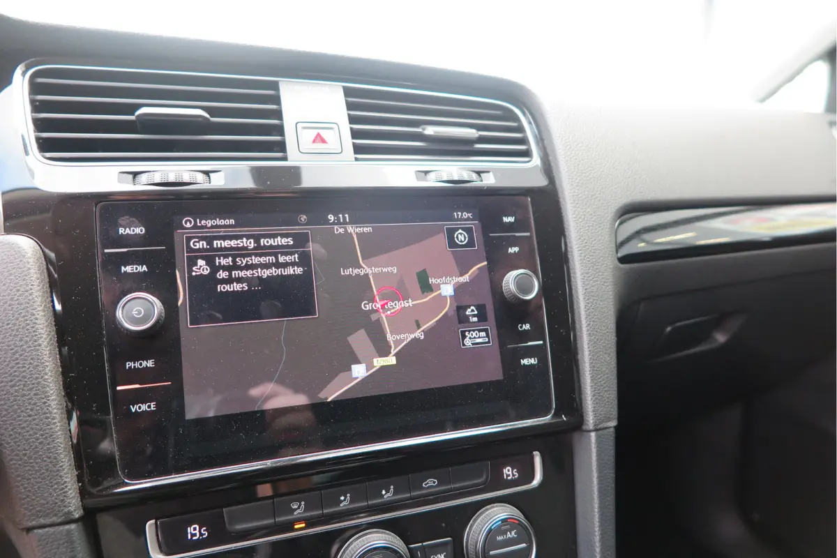 1.4 TSI 125pk Sound Navi , LMV, Keyless, PDC , Achteruitrijcamera , Carplay , Etc. Nieuwe apk bij aflevering