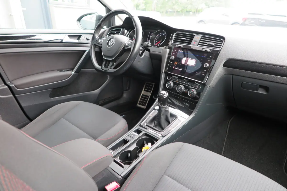 1.4 TSI 125pk Sound Navi , LMV, Keyless, PDC , Achteruitrijcamera , Carplay , Etc. Nieuwe apk bij aflevering