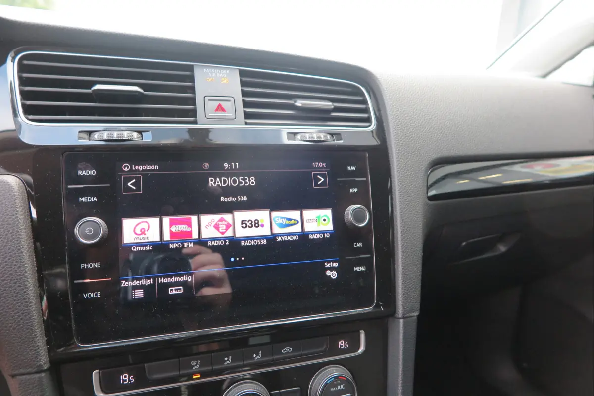 1.4 TSI 125pk Sound Navi , LMV, Keyless, PDC , Achteruitrijcamera , Carplay , Etc. Nieuwe apk bij aflevering
