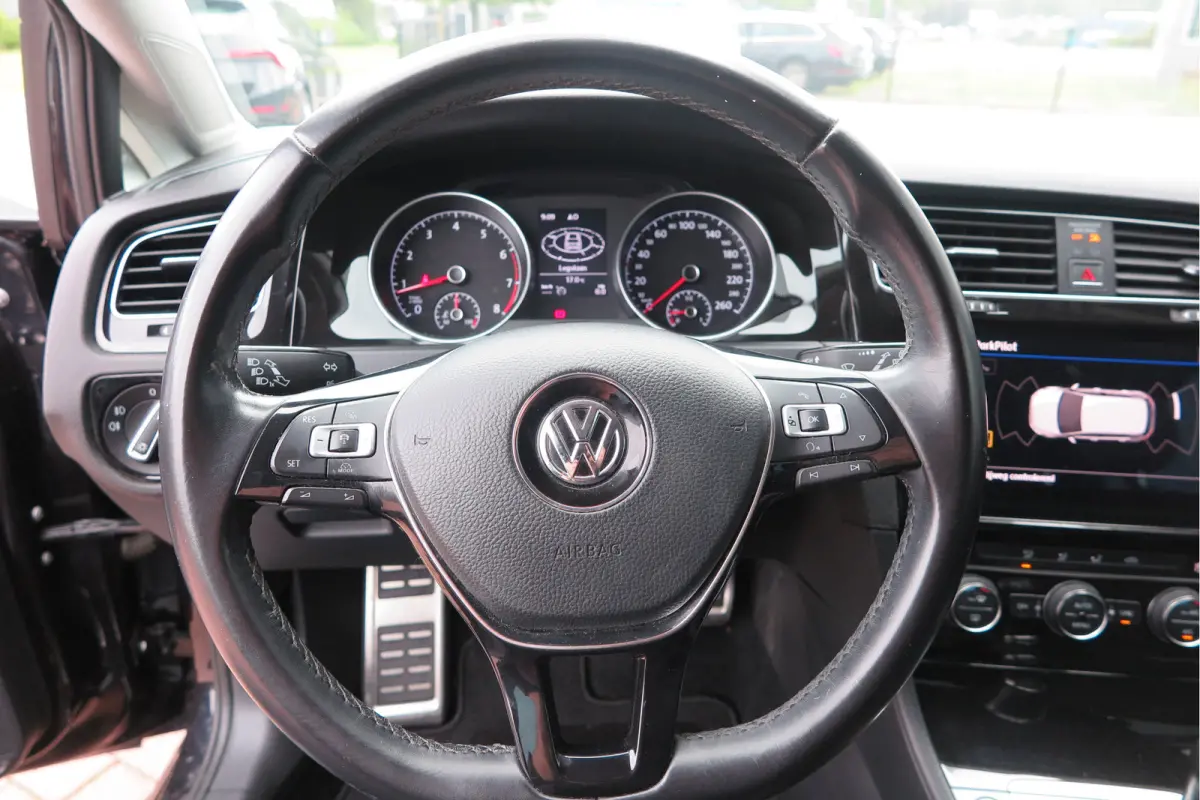 1.4 TSI 125pk Sound Navi , LMV, Keyless, PDC , Achteruitrijcamera , Carplay , Etc. Nieuwe apk bij aflevering
