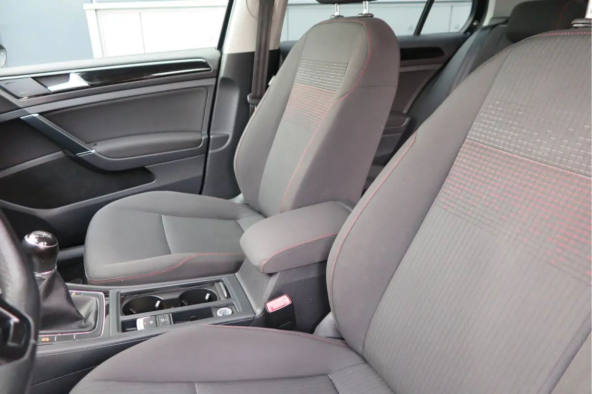 1.4 TSI 125pk Sound Navi , LMV, Keyless, PDC , Achteruitrijcamera , Carplay , Etc. Nieuwe apk bij aflevering