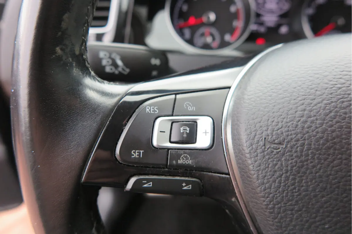 1.4 TSI 125pk Sound Navi , LMV, Keyless, PDC , Achteruitrijcamera , Carplay , Etc. Nieuwe apk bij aflevering