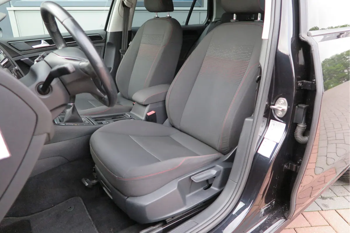 1.4 TSI 125pk Sound Navi , LMV, Keyless, PDC , Achteruitrijcamera , Carplay , Etc. Nieuwe apk bij aflevering