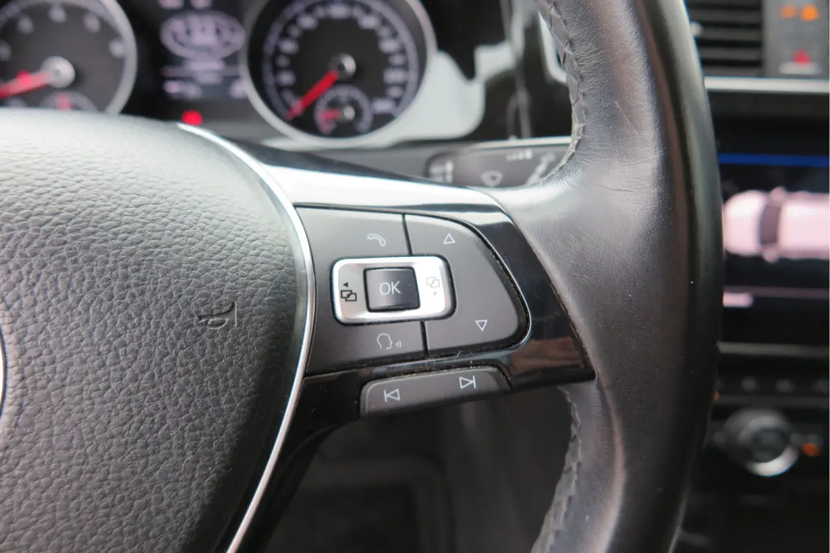 1.4 TSI 125pk Sound Navi , LMV, Keyless, PDC , Achteruitrijcamera , Carplay , Etc. Nieuwe apk bij aflevering