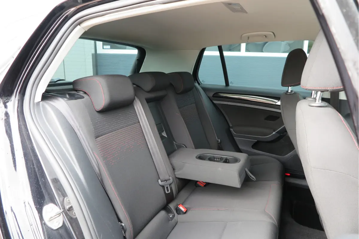 1.4 TSI 125pk Sound Navi , LMV, Keyless, PDC , Achteruitrijcamera , Carplay , Etc. Nieuwe apk bij aflevering