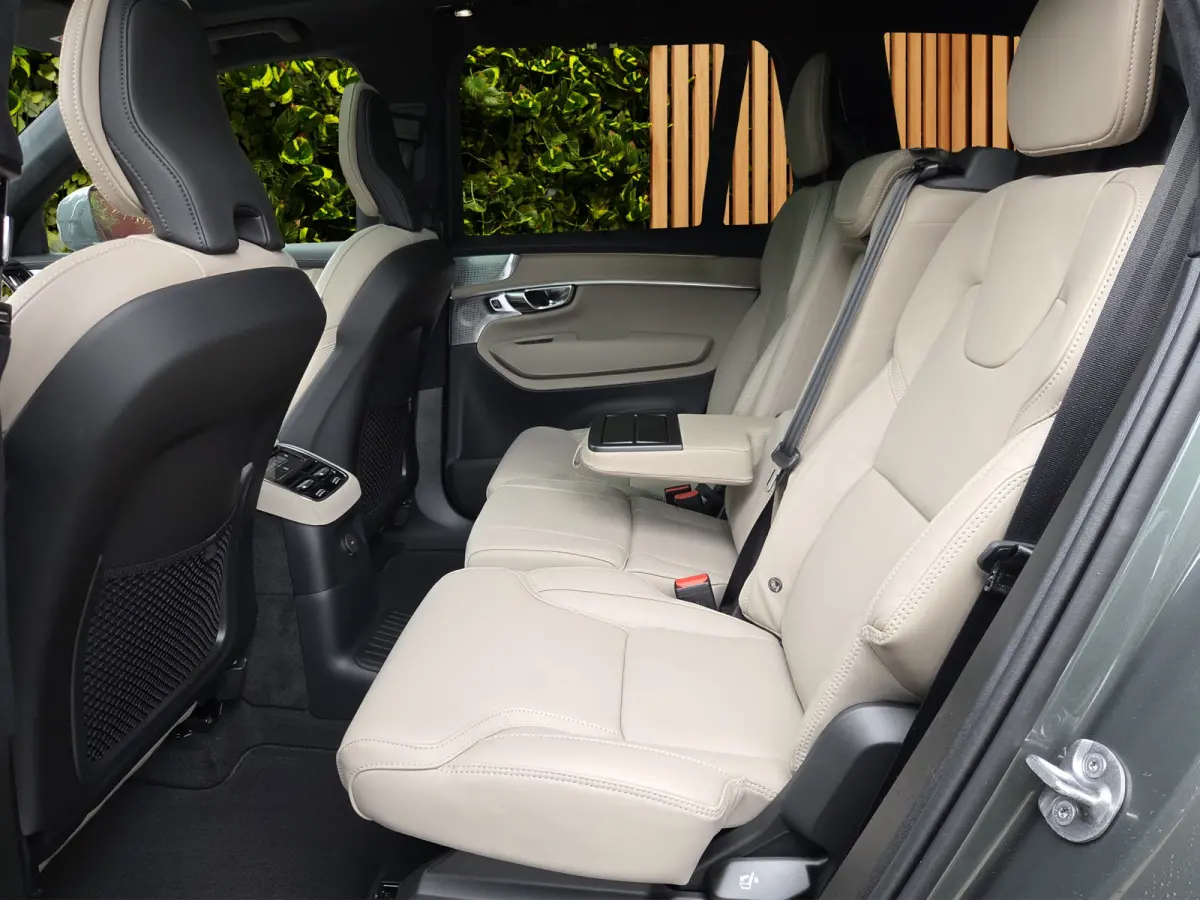 2.0 T8 Plug-in hybrid AWD Ultra Bright Exec. Ed. | Bowers & Wilkins audiosysteem | Elektrisch glazen panorama-dak | Massagefunctie voorstoelen | Lichtmetalen velgen 7-spaaks 22" | Extra geti