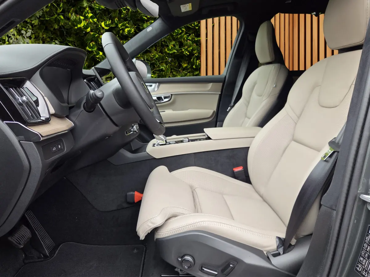 2.0 T8 Plug-in hybrid AWD Ultra Bright Exec. Ed. | Bowers & Wilkins audiosysteem | Elektrisch glazen panorama-dak | Massagefunctie voorstoelen | Lichtmetalen velgen 7-spaaks 22" | Extra geti