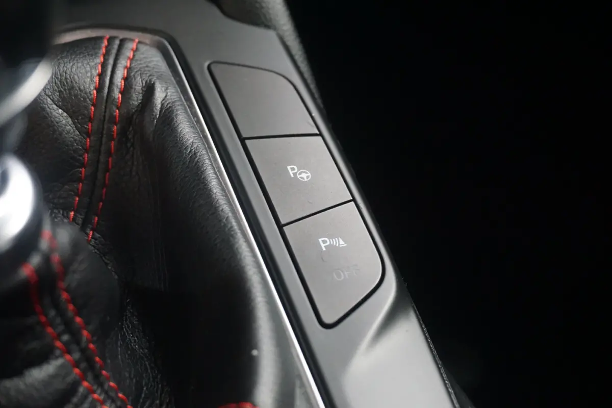 1.0 EcoBoost ST Line Business