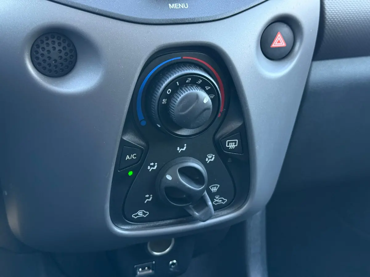 1.0 e-VTi Active Airco | Bleutooth | Stuurwiel multifunctioneel | Geblindeerde ramen achter | Bestuurdersstoel in hoogte verstelbaar