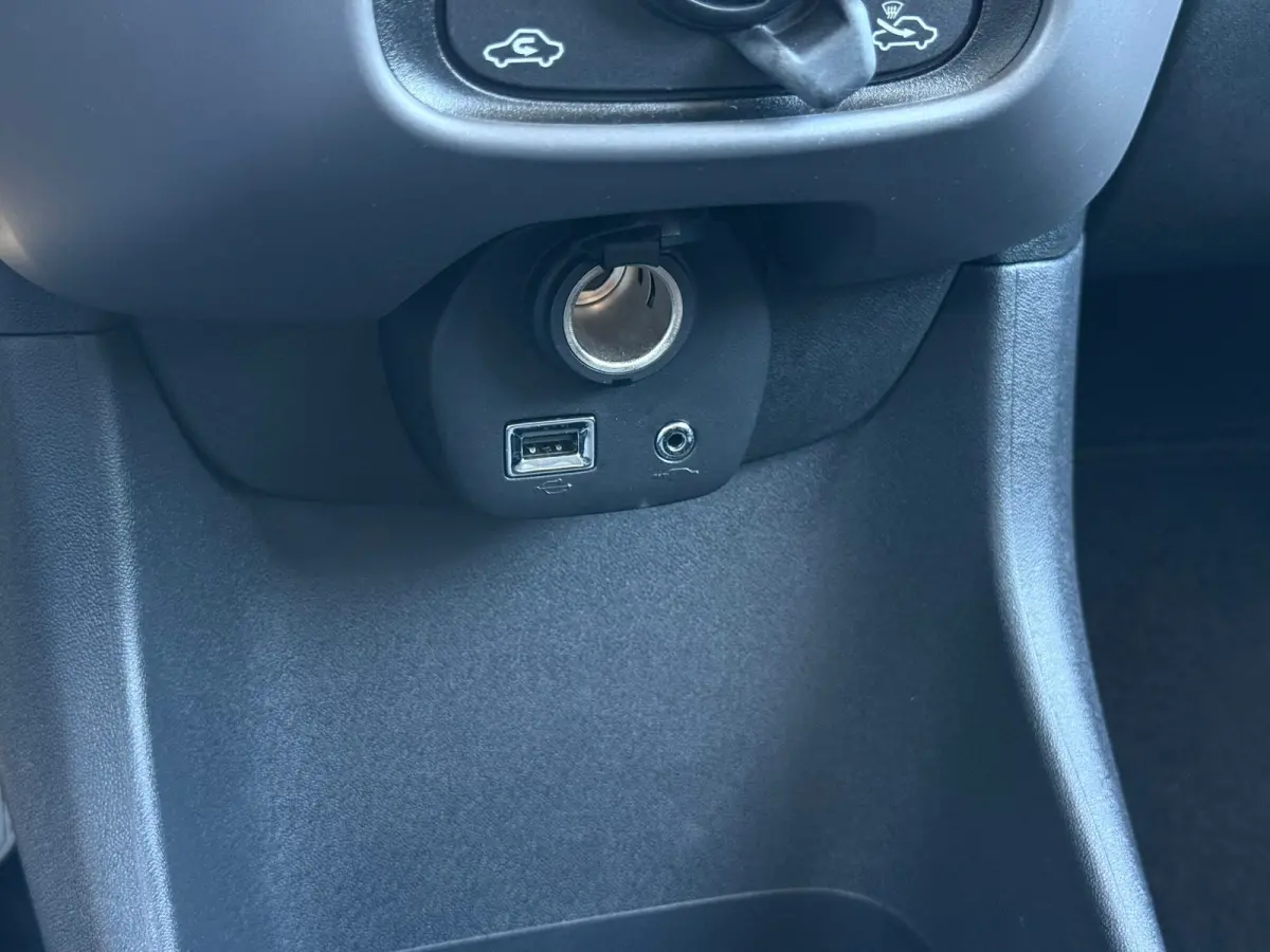 1.0 e-VTi Active Airco | Bleutooth | Stuurwiel multifunctioneel | Geblindeerde ramen achter | Bestuurdersstoel in hoogte verstelbaar