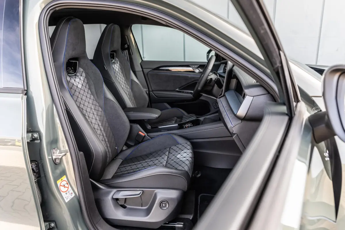 1.5 eHybrid 204pk R-Line Edition | Black Style | Panoramadak