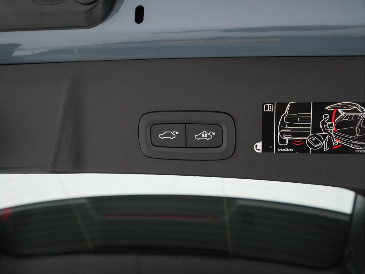 1.5 T4 R-Design Expression {SoH-83%} (Plug-in) (INCL-BTW)  Aut. *PANO | DIGI-COCKPIT | HARMAN/KARDON | BLINDSPOT | KEYLESS | DAB | SPORTSEATS | FULL-LED | NAVI-FULLMAP | CAMERA | ECC | TOWBA