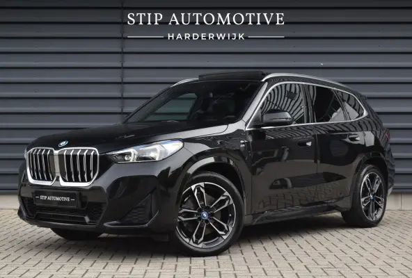 xDrive30e M Sport | Pano | Trekhaak | Harman/Kardon | Massage | ACC | Head-Up | Memory | Sfeerverlichting |