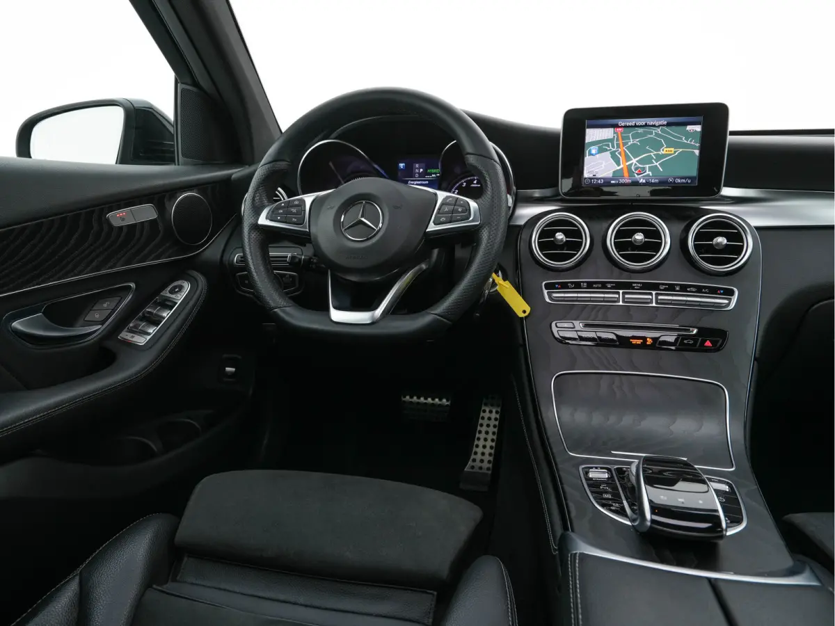 350e 4MATIC Ambition (Plug-In) Aut. *PANO | LEATHER-MICROFIBRE | FULL-LED | NAVI-FULLMAP | CAMERA | BLINDSPOT | HEATED-SPORTSEATS | SHIFTPADDLES | ECC | PDC | CRUISE | 19''ALU*